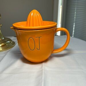 Rae Dunn Orange juicer